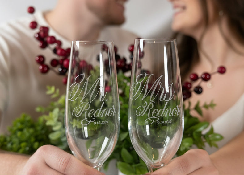 Newlyweds Champagne Flute Serif Collection (Pair)