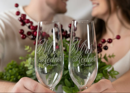 Newlyweds Champagne Flute Serif Collection (Pair)