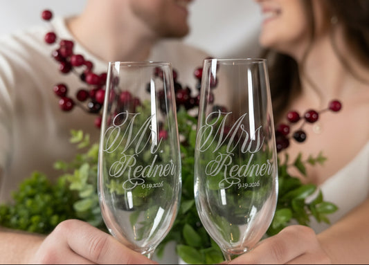 Newlyweds Champagne Flute Serif Collection (Pair)
