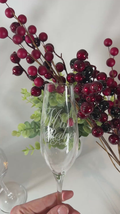 Newlyweds Champagne Flute Serif Collection (Pair)